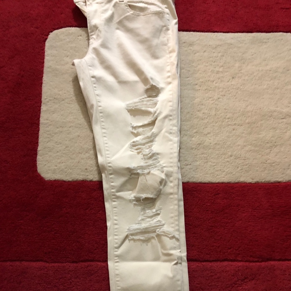 Distressed jeans - Picture 2 of 4